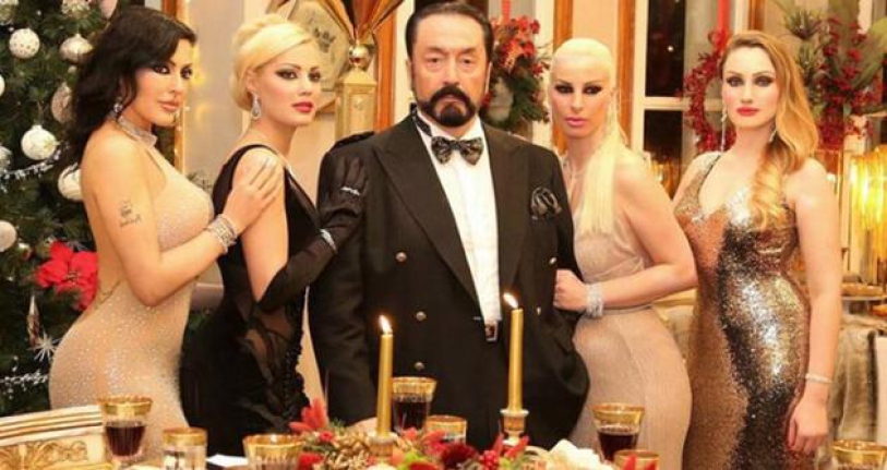 Adnan Oktar'ın yeni imajı da eskisi gibi bir işe yaramaz "Oktar Oktar'dır"