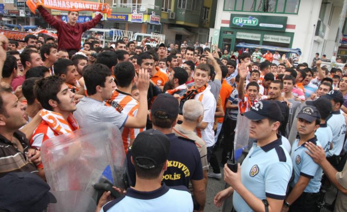 Adanaspor taraftarı, anonim şirket yapısına tepkili