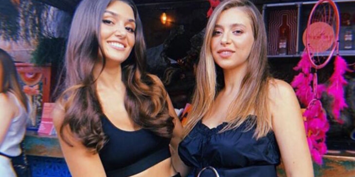 Göğüs dekolteli mini elbisesiyle bisiklete bindi!