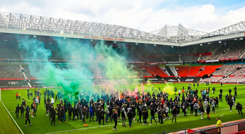 Manchester United - Liverpool maçı taraftar eylemi nedeniyle ertelendi
