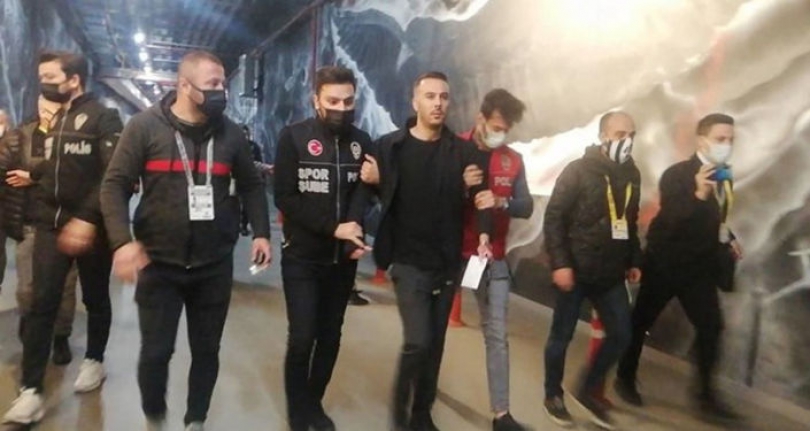 Beşiktaş oyuncusunun menajeri maçın ardından gözaltına alındı