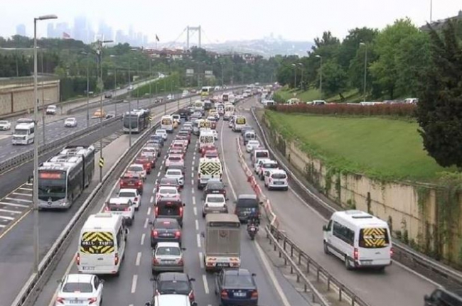 Kapanma bitti, trafik resmen kitlendi!