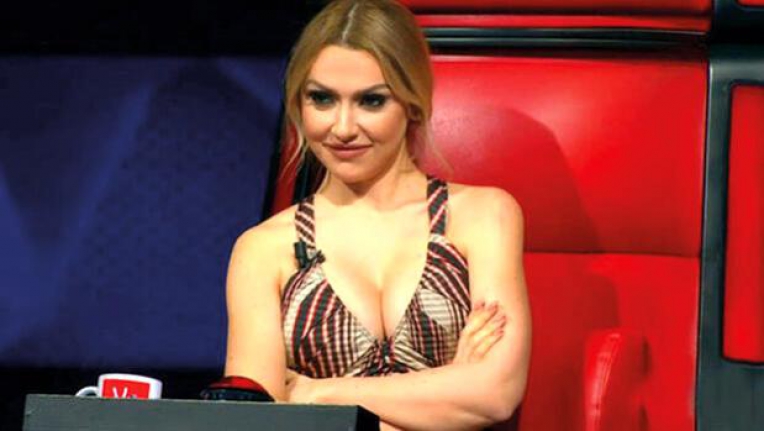 Şarkıcı Hadise sahnedeki kadar iyi kıvırdı