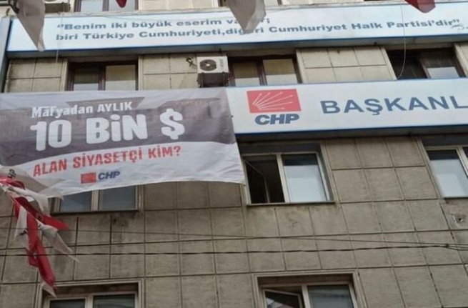 CHP’den bir pankart daha