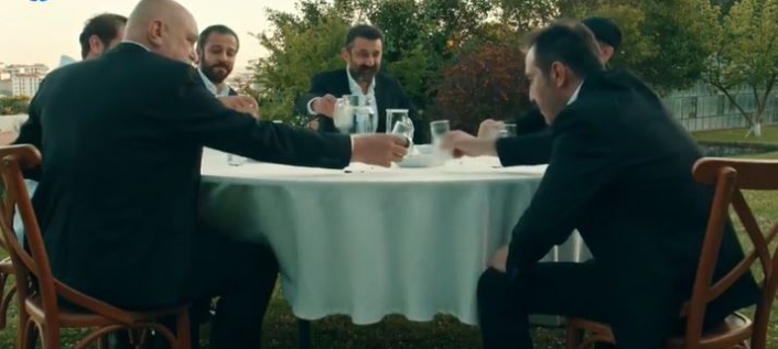 Show TV'de neler oluyor? Çukur'un finalindeki rakı sahnesi olay yarattı!