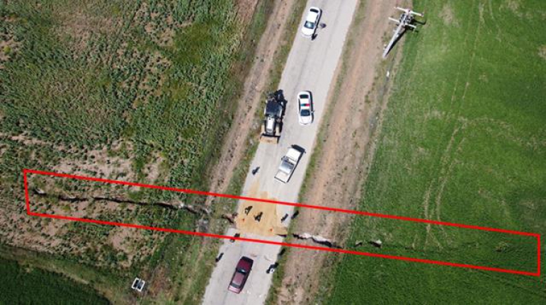 1 kilometre uzunluğunda yarık