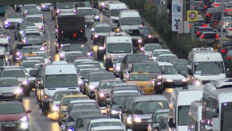 Trafikte yeni dönem! Araçlara karakutu zorunluluğu geliyor