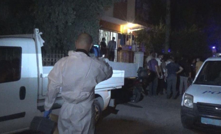 Korkunç cinayet: Misafirler ‘ağır bir koku’ alınca fark edildi…