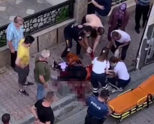 İnsanları görünce bıçaklamayı bıraktı