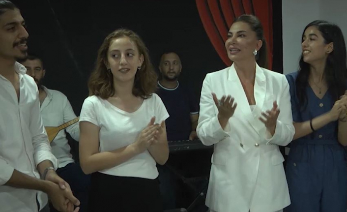 Ebru Yaşar Gülseven çocukların yüzünü güldürdü!