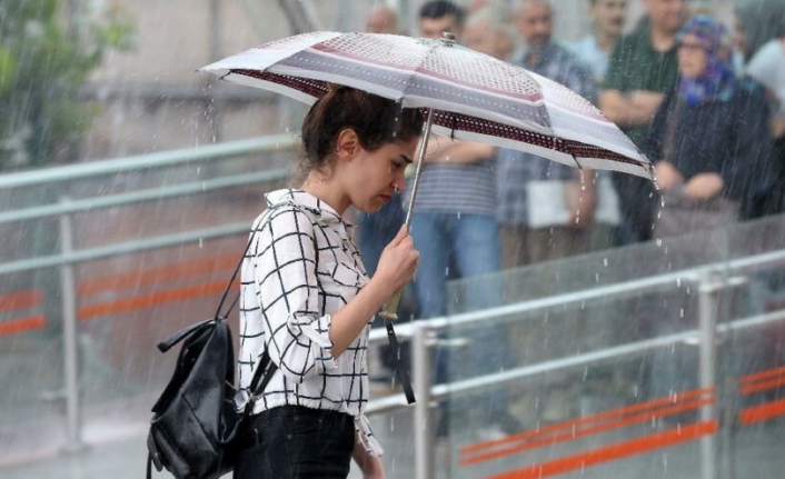 İstanbul'da sağanak başladı! Günlerce sürecek...