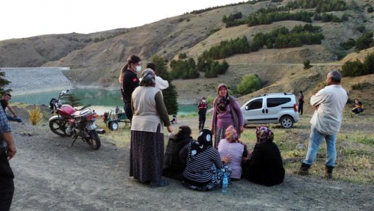 Gölete düşen yeğen ve onu kurtarmak isteyen amca boğuldu