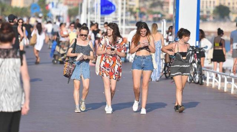 Aşı sertifikasını göstermeyeni ülkeye almayacak