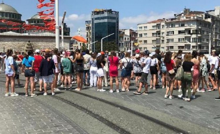 Taksim'e turist akını!