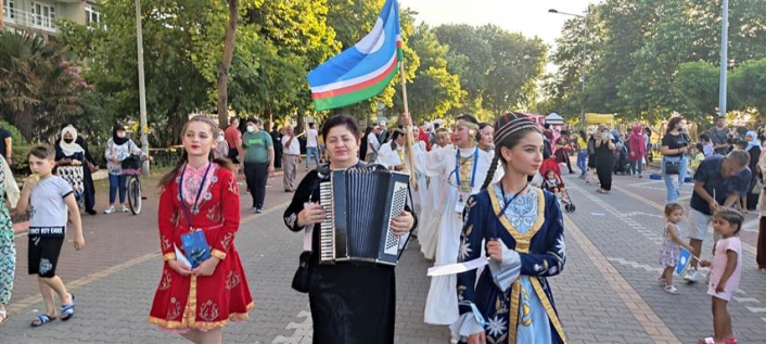 Putin'in Kayınpederi Yalova'da şenliğe katıldı