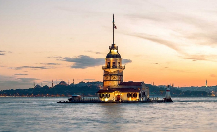 Aylardır kapalı olan Kız Kulesi böyle çürümeye terk edildi!