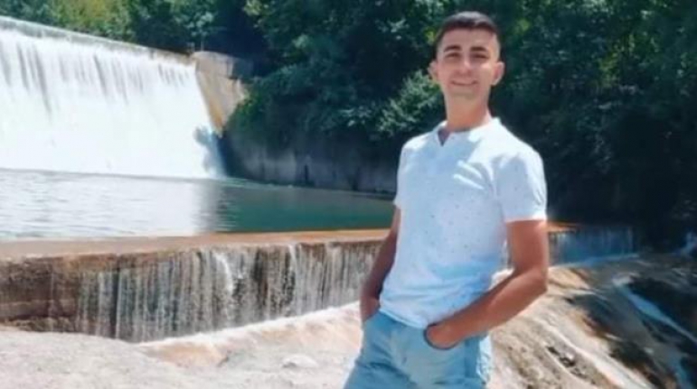 Dut ağacından dalı yüzünden kuzenini bıçaklayarak öldürdü