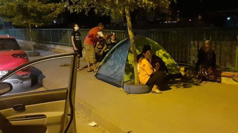 Osmaniye'de deprem korkusu sokakta yatırdı