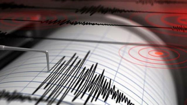 İzmir'de 4.2 büyüklüğünde deprem oldu