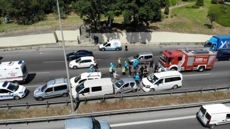 E-5'te yavaşlayan araç zincirleme kazaya sebep oldu!