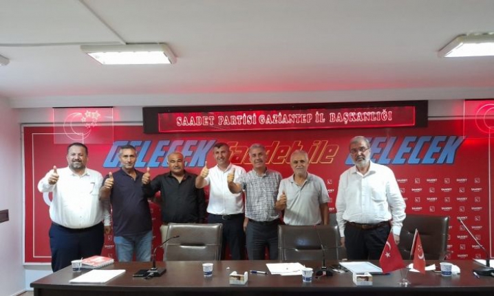 AKP'de büyük çözülme: Saadet Partisi'ne geçtiler