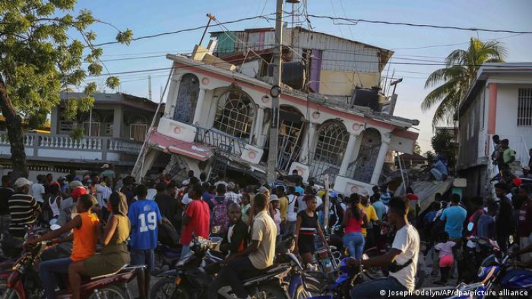 Haiti depreminde ölü sayısı binleri yaklaştı