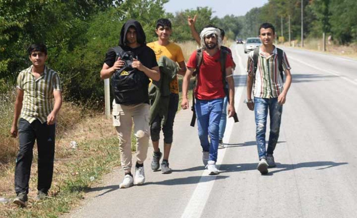 Afgan sığınmacılar, Yunanistan sınır kapısına akın ediyor