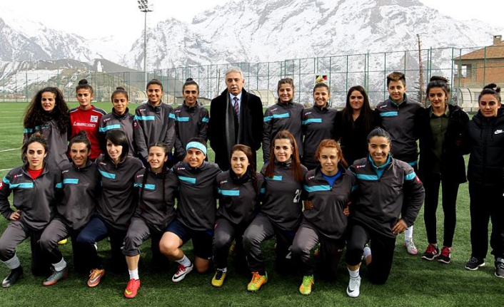 Hakkari kadın futbol takımı kadınların başarısını gösteriyor!