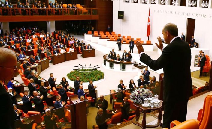 TBMM'nin açılışındaki 'Erdoğan' tedbirlerine tepkiler çığ gibi büyüyor: Burası sizin sarayınız değil!