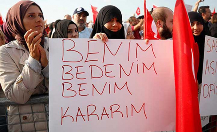 Aşı karşıtlarından bir miting daha!