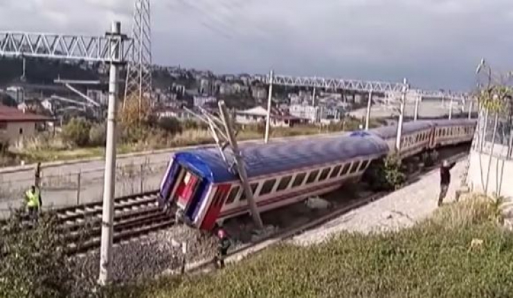 Yolcu treni kaza yaptı