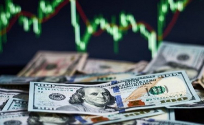 Dolar tarihi zirvesini yeniledi: Lira eriyor