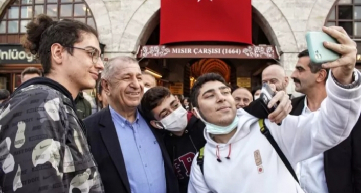 Kapalıçarşı’da Ümit Özdağ’a Büyük İlgi!