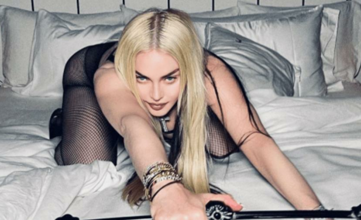 63 yaşındaki Madonnna'nın yatak pozları yürek hoplattı!