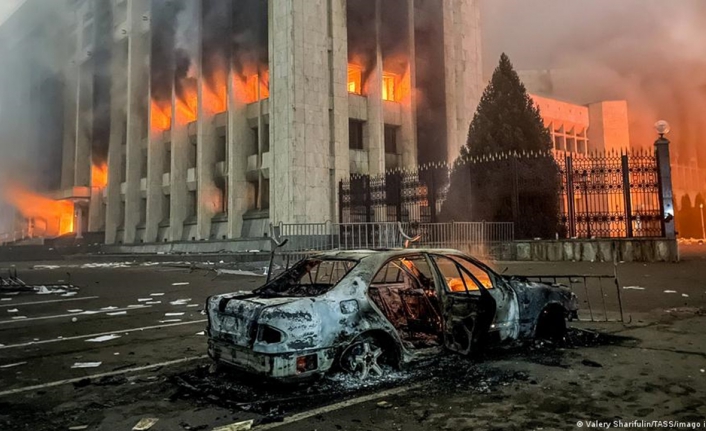 Kazakistan'da neler oluyor? Zamların bardağı taşırmasıyla başlayan olaylar sırasında çekilmiş kan konduran görüntüler