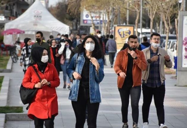 Bilim Kurulu Üyesi: ‘Sömestirde vaka sayıları pik yapacak’