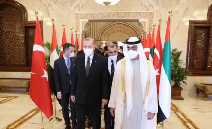 Yayınladığı haberleri unutan Sabah, Erdoğan'ın BAE ziyaretini coşkuyla karşıladı