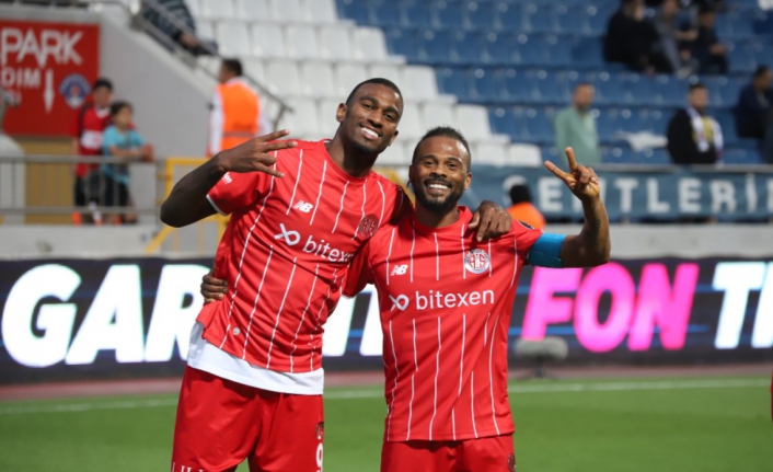 Antalyaspor'un ABD'li yıldızı Haji Wright durdurulamıyor