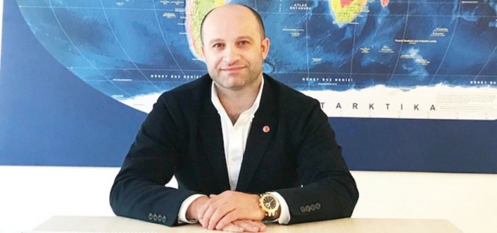 Adem Taşkaya'dan takdir toplayan paylaşım: 19 Mayıs'ta Rum artığı sanatçıya tokat gibi sözler