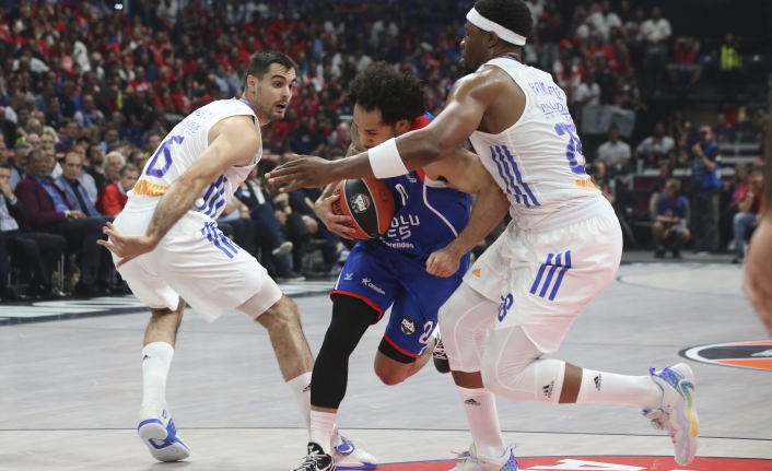 Anadolu Efes üst üste ikinci kez EuroLeague şampiyonu oldu