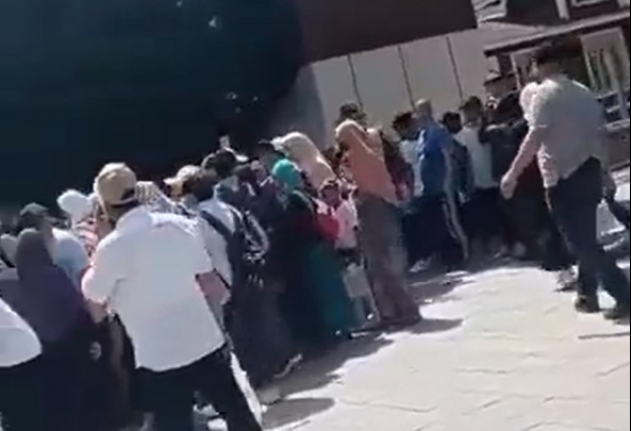 Ümit Özdağ paylaştı: "Atatürk Havalimanı'ndaki AKP mitingine Suriyeliler götürüldü"