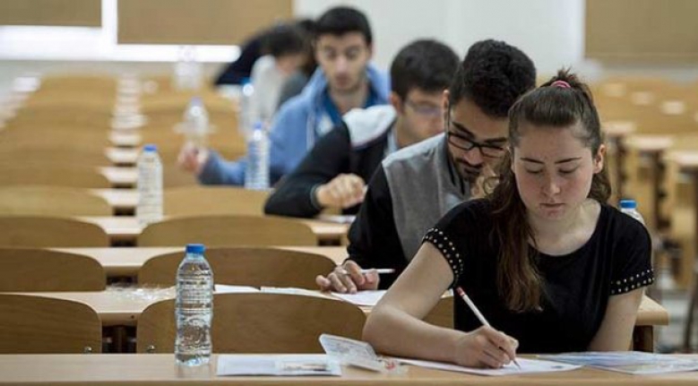 Anne babalar bu hatalar düşmeyin: Sınav stresini azaltan 10 öneri