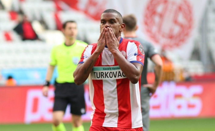 Antalyaspor’da Haji Wright ve Fernando imzalayamıyor! Peşinat sorunu…