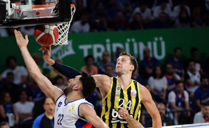 Anadolu Efes evinde kazandı! Seriyi 2-1’e getirdi…