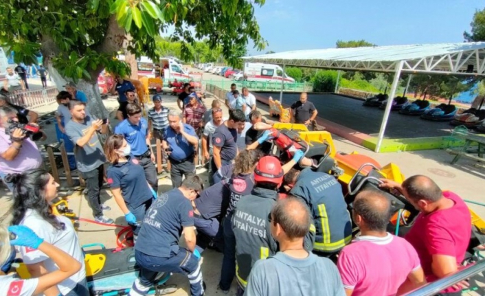 Antalya'da korkunç olay! Lunaparkta salıncak kopunca çocuklar aşağı düştü! İşte lunaparkın düştüğü anlar