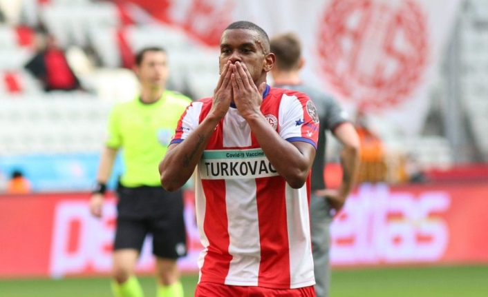 Antalyaspor peşinatı veremedi, Fernando yönünü Arabistan’a çevirdi