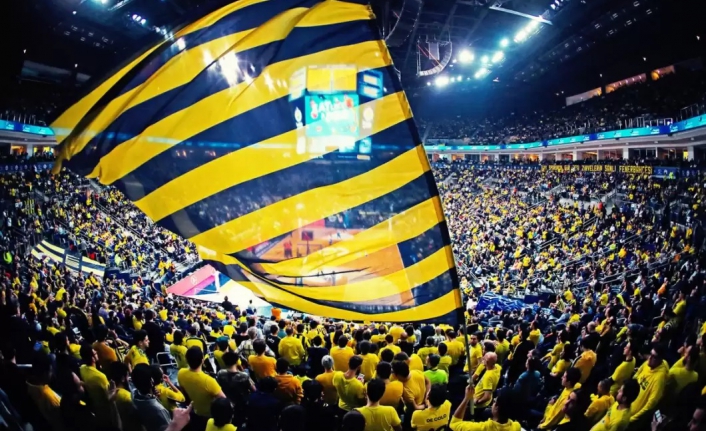 Fenerbahçeli taraftarlardan gövde gösterisi!