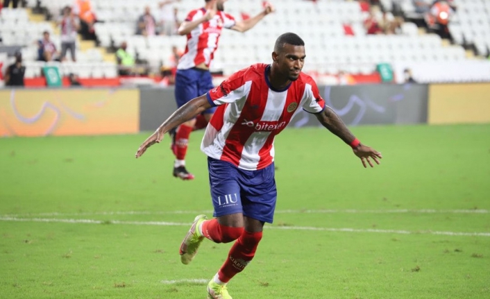 Haji Wright için Danimarka’dan kötü haber