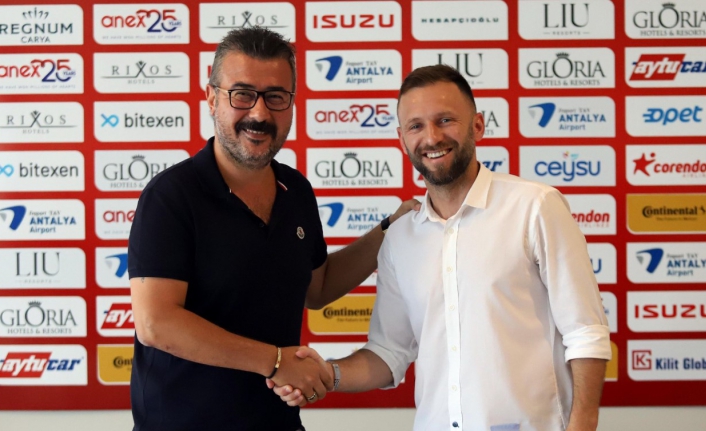 Hakan Özmert 1 yıl daha Antalyaspor’da