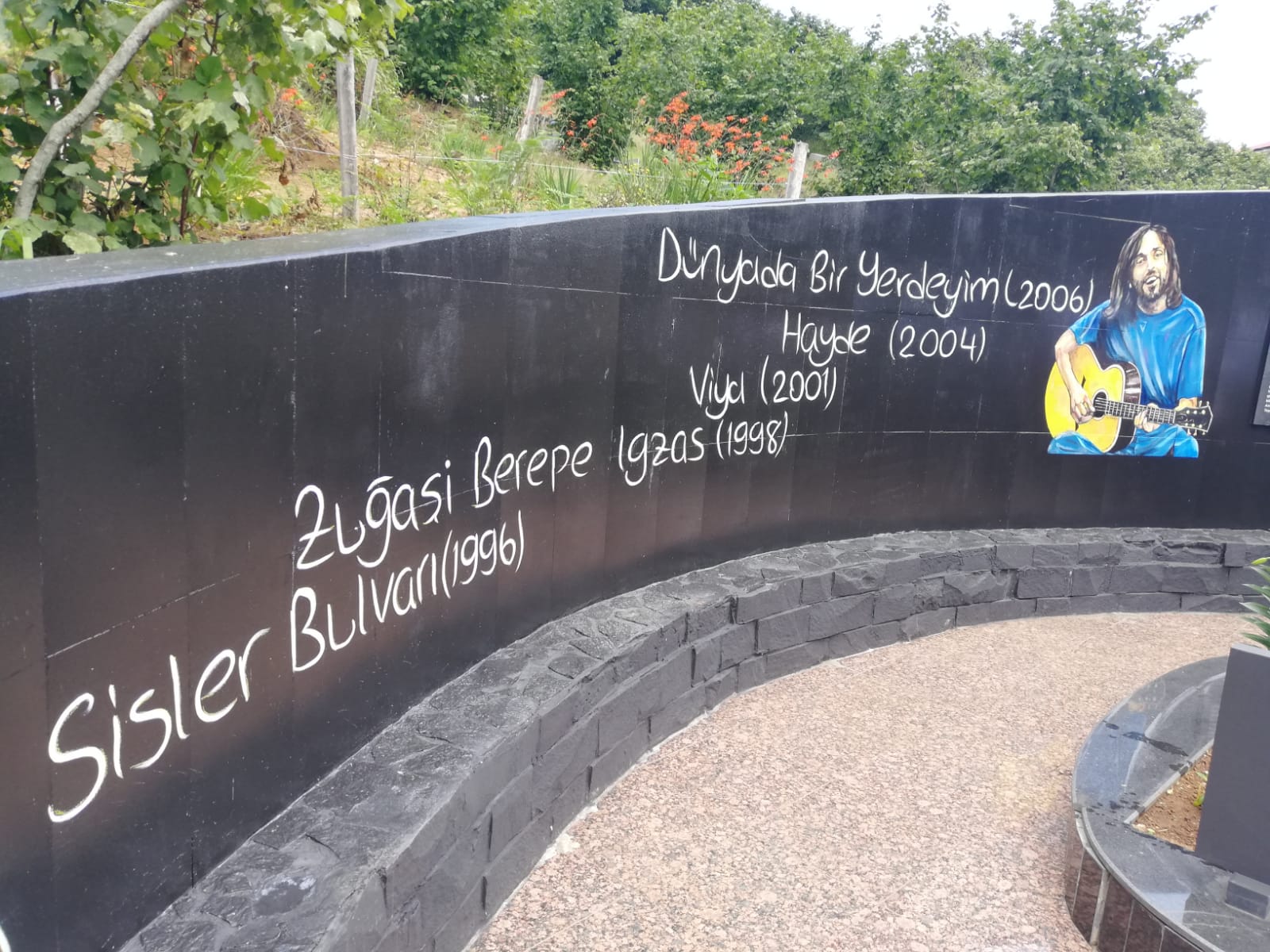 Bir Kazım Koyuncu geçti  bu diyardan...
